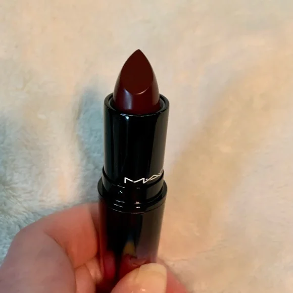 🎁2 NEW MAC Love me Lipsticks...never used. - Picture 5 of 14